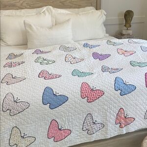 Butterfly Patterned Quilt - Multicolor